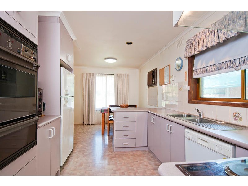 8 Clay Avenue, Hoppers Crossing VIC 3029