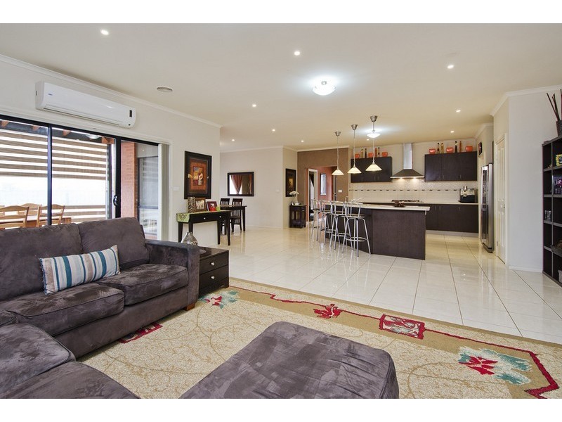 91 Manor Lakes Boulevard, Wyndham Vale VIC 3024