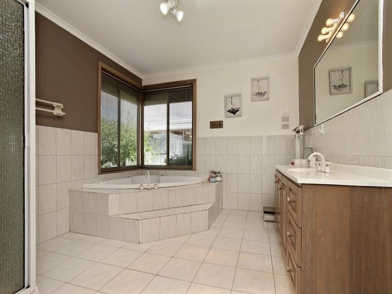 31 Redwood Drive, Hoppers Crossing VIC 3029