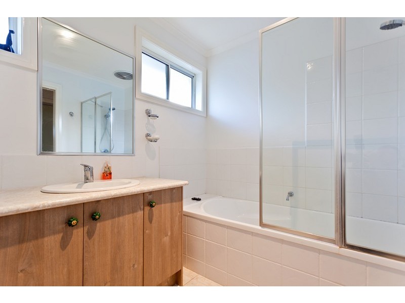 1/ 21-23 Finch Road, Werribee South VIC 3030