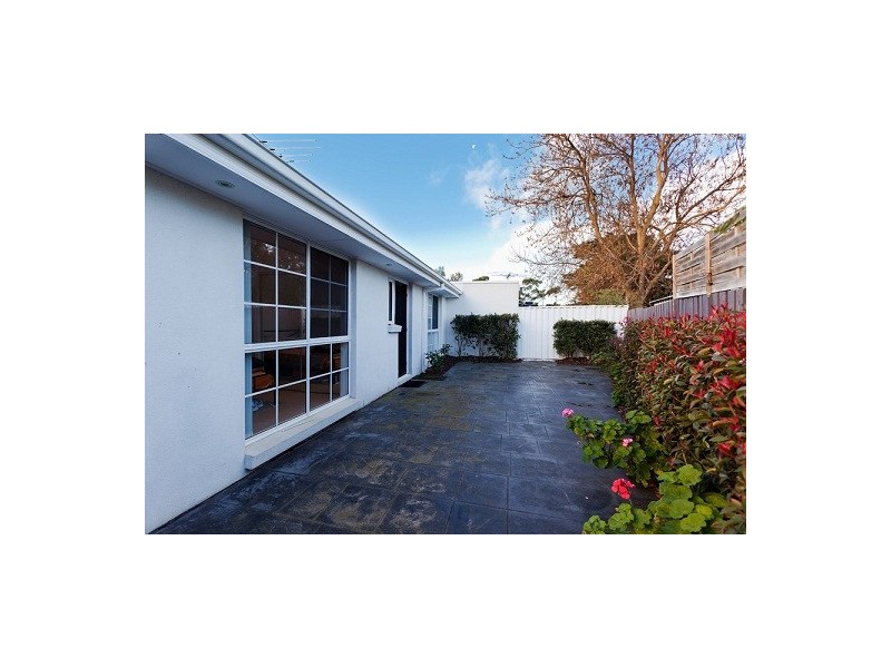 1/ 21-23 Finch Road, Werribee South VIC 3030