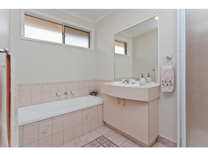 42 Dongala Drive, Werribee VIC 3030