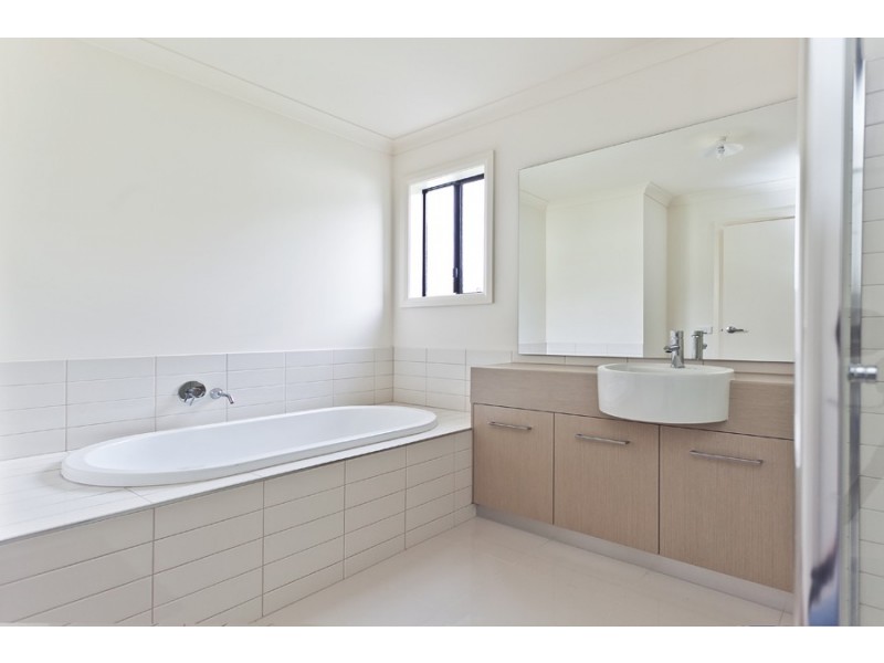 15 Ambleside Ave, Wyndham Vale VIC 3024