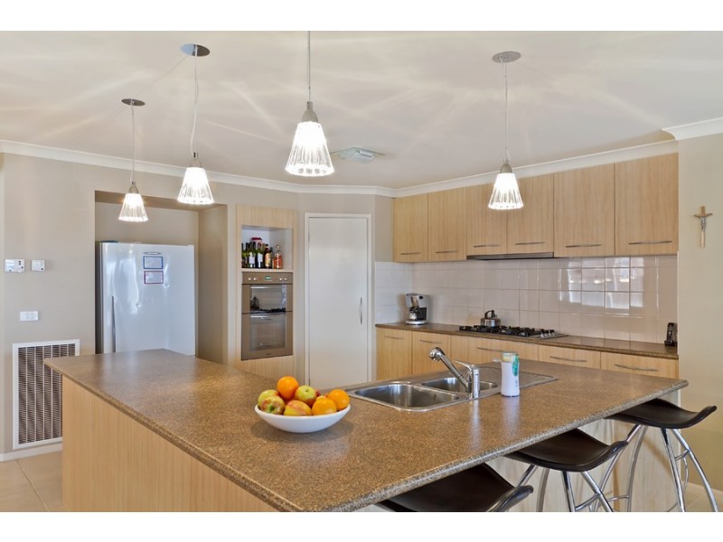 6 Ashburton Avenue, Wyndham Vale VIC 3024