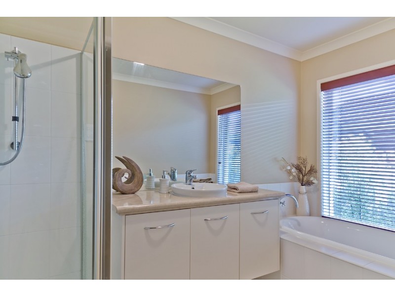 6 Ashburton Avenue, Wyndham Vale VIC 3024