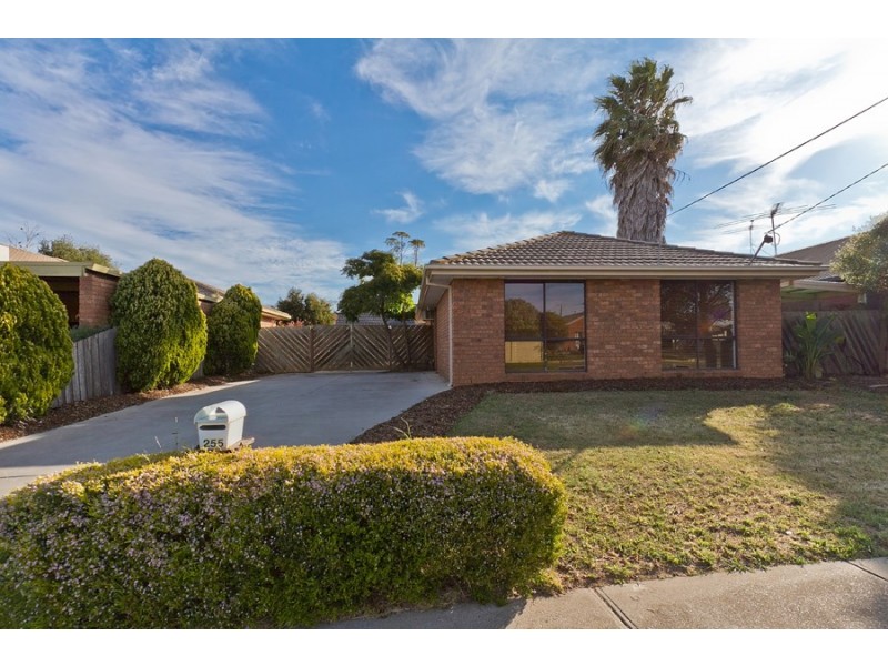 255 Greaves Street North, Werribee VIC 3030