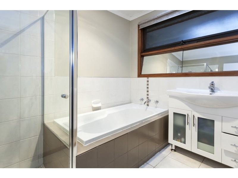 16 Mount Eagle Way, Wyndham Vale VIC 3024