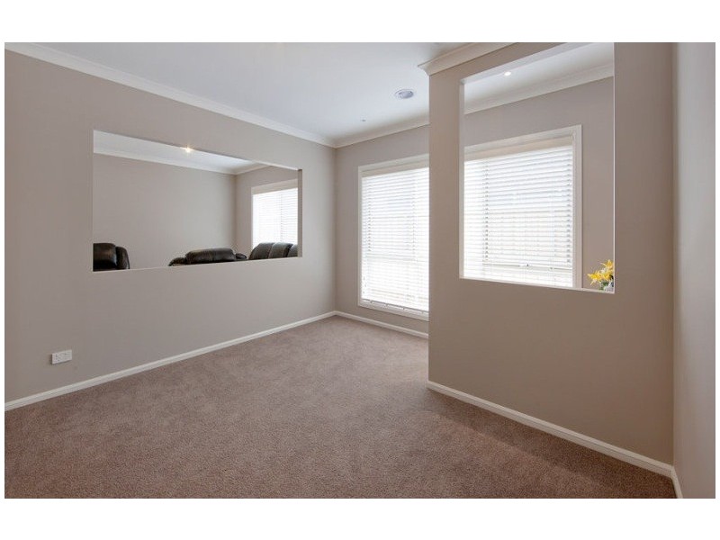 12 Penshurst Avenue, Williams Landing VIC 3027