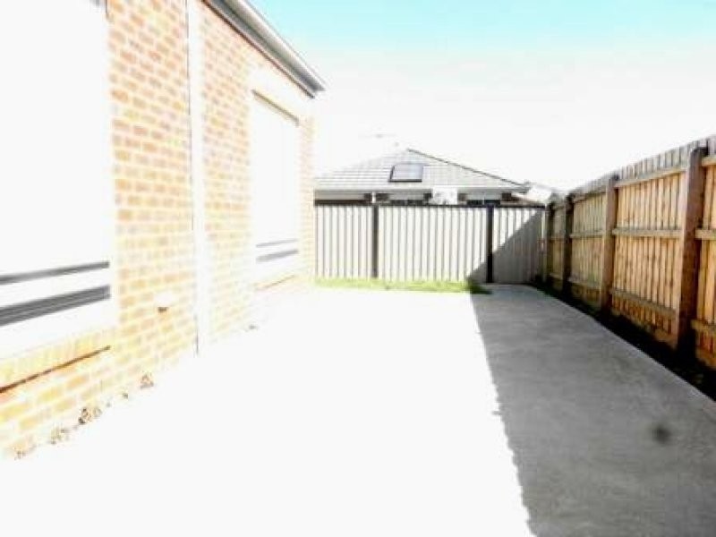 1/11 McDougall Place, Truganina VIC 3029