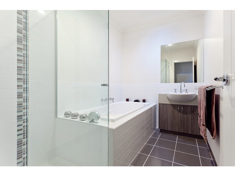 2/47 Tyrone Street, Werribee VIC 3030