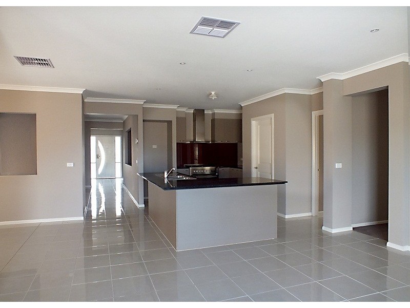 12 Penshurst Avenue, Williams Landing VIC 3027