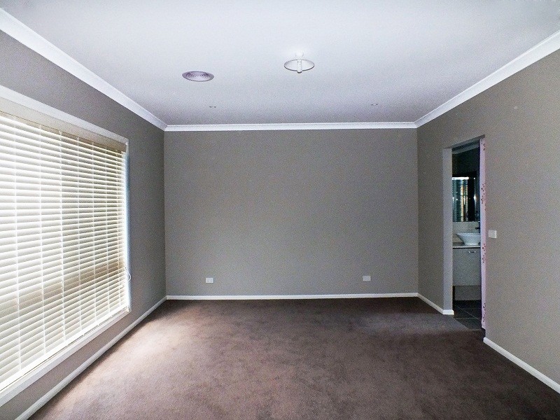 12 Penshurst Avenue, Williams Landing VIC 3027
