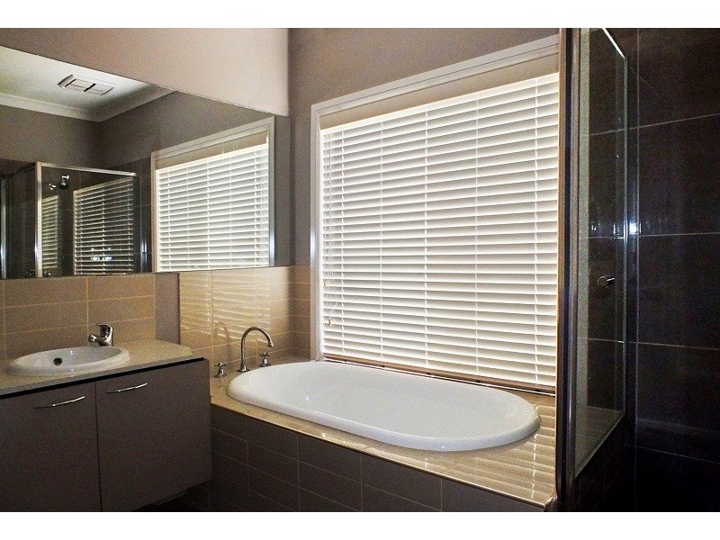 12 Penshurst Avenue, Williams Landing VIC 3027