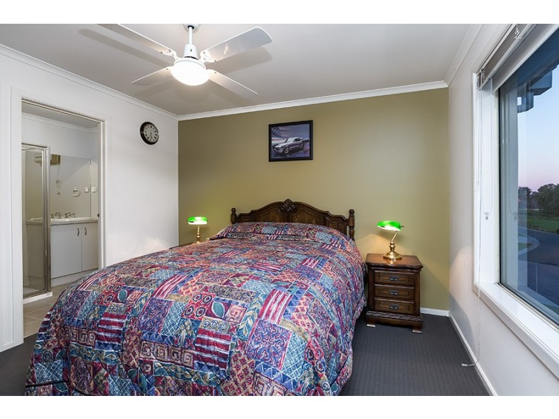 25 Almond Close, Werribee VIC 3030