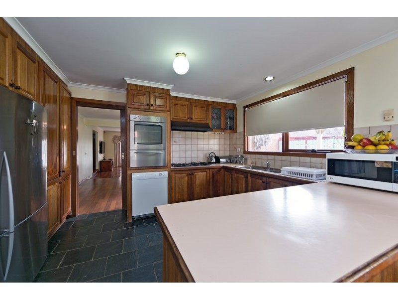 2 Wattlebird Court, Werribee VIC 3030