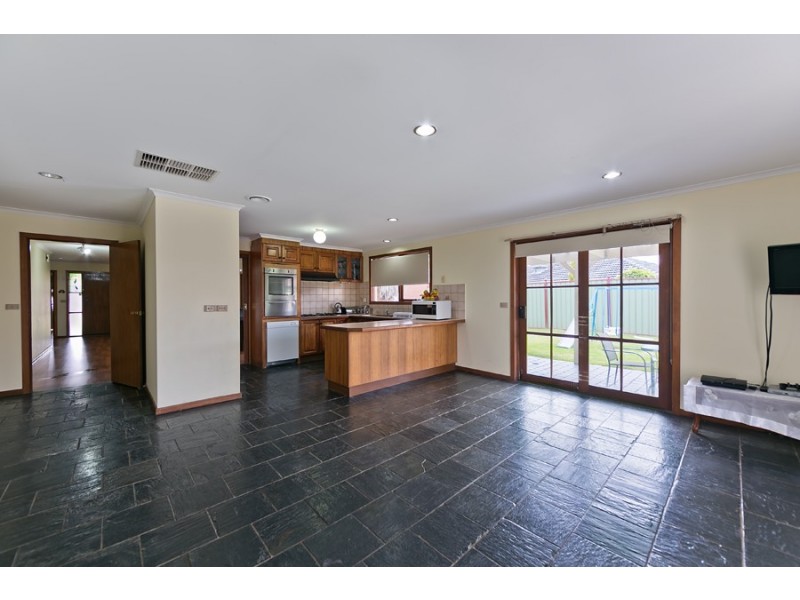 2 Wattlebird Court, Werribee VIC 3030