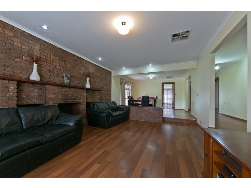 2 Wattlebird Court, Werribee VIC 3030