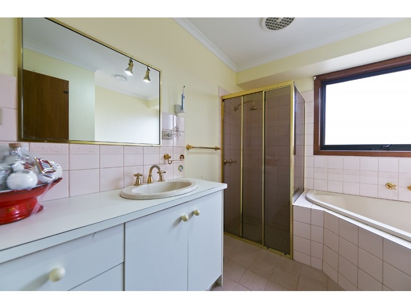 2 Wattlebird Court, Werribee VIC 3030