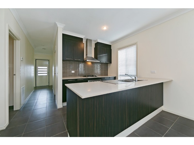 9 Inverell Parkway, Tarneit VIC 3029