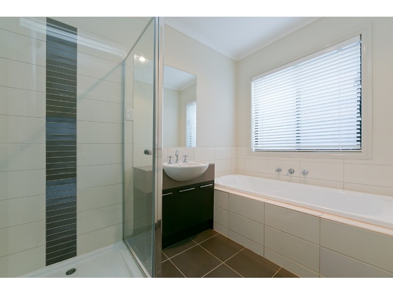 9 Inverell Parkway, Tarneit VIC 3029