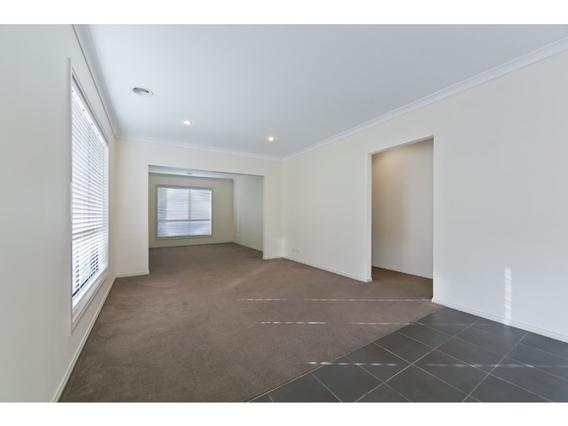 9 Inverell Parkway, Tarneit VIC 3029