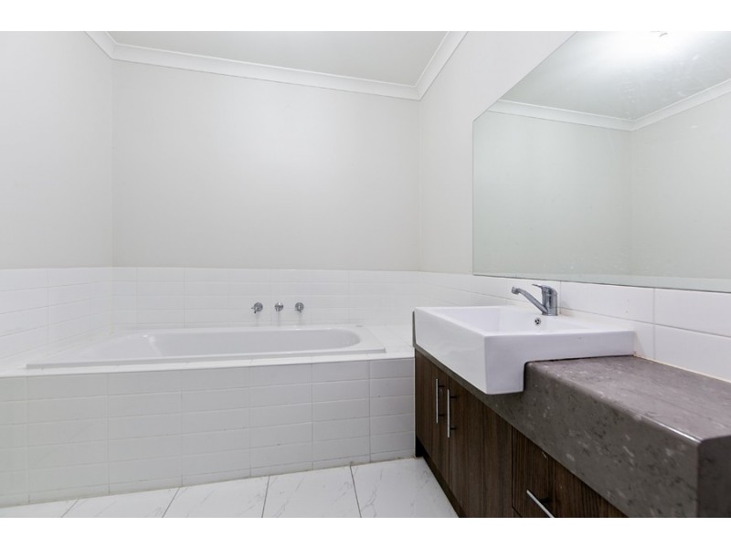 2/62 Toritta Way, Truganina VIC 3029
