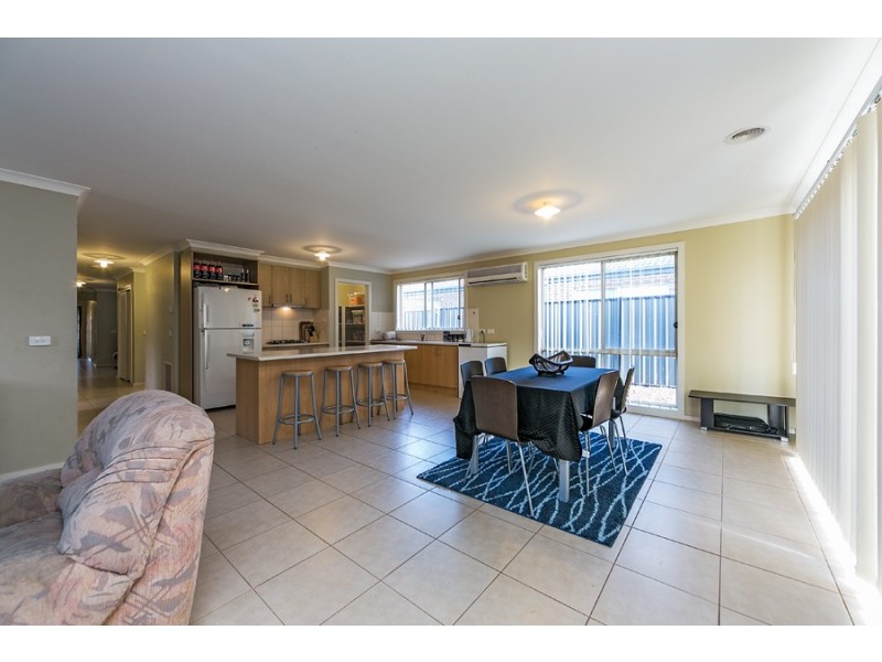 16 Blue Jay Cres, Tarneit VIC 3029