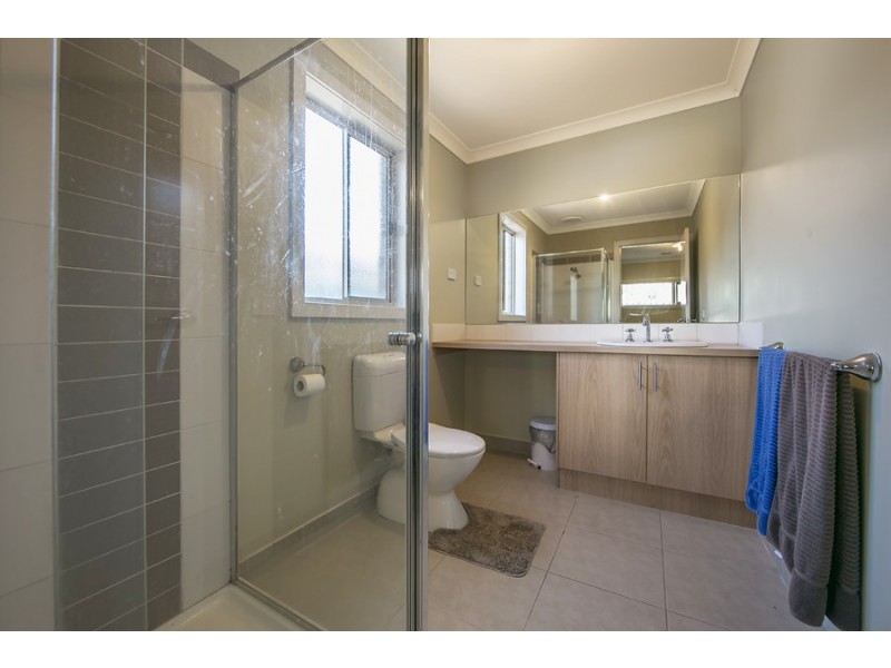 16 Blue Jay Cres, Tarneit VIC 3029