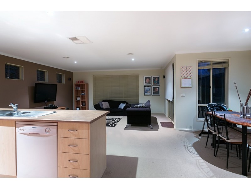 202 Thames Blvd, Tarneit VIC 3029