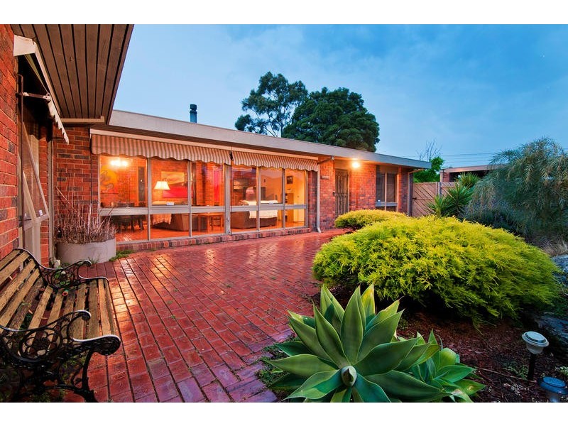 16 Oppy Cres, Hoppers Crossing VIC 3029