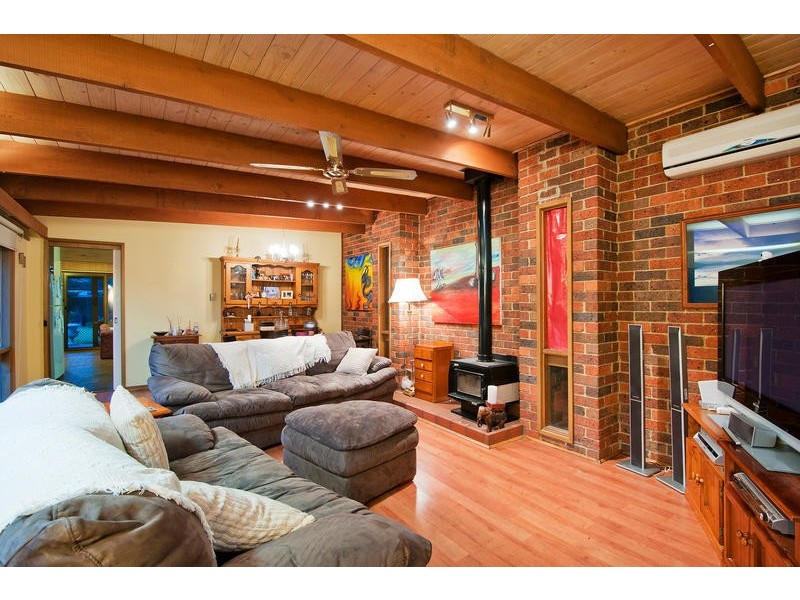 16 Oppy Cres, Hoppers Crossing VIC 3029