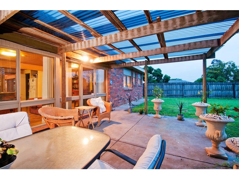 16 Oppy Cres, Hoppers Crossing VIC 3029