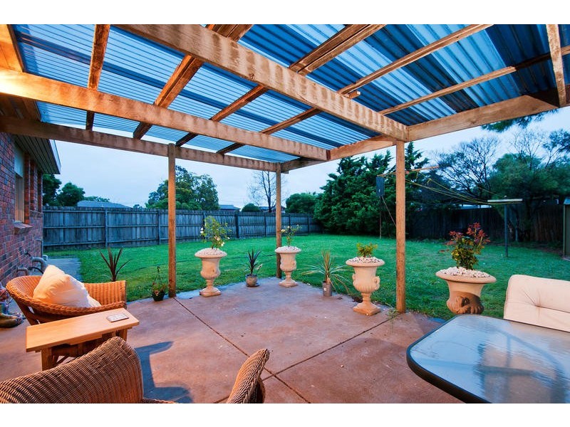 16 Oppy Cres, Hoppers Crossing VIC 3029