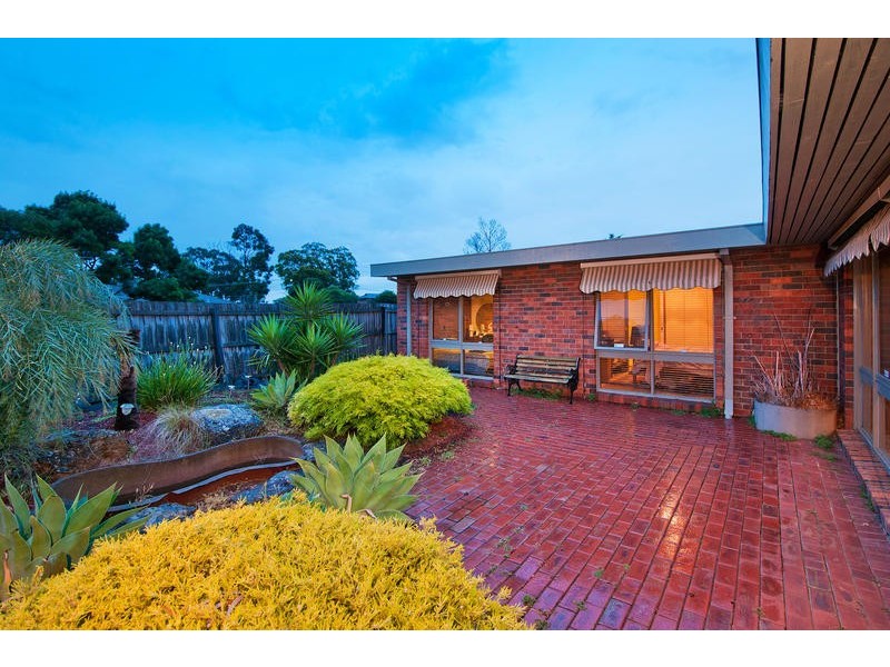 16 Oppy Cres, Hoppers Crossing VIC 3029