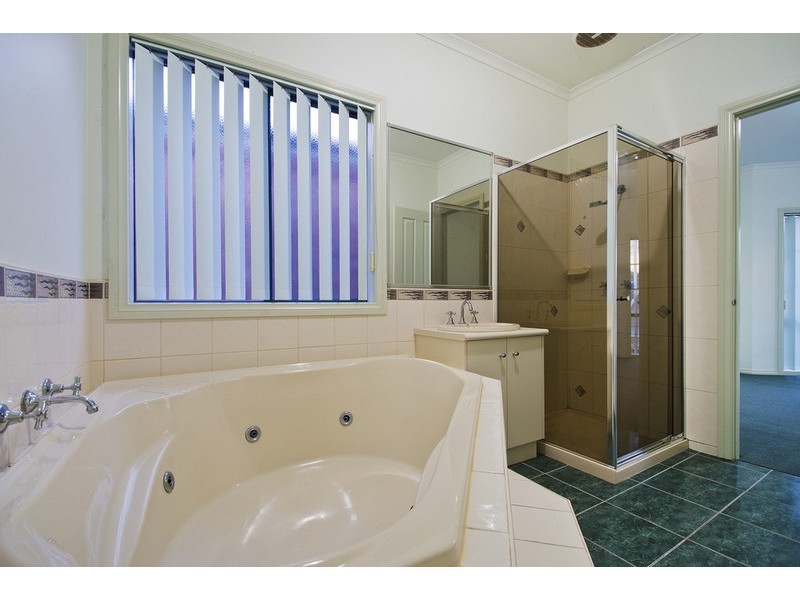 18 Ellesmere Way, Truganina VIC 3029