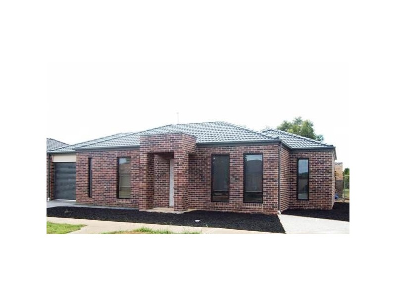 33 Macadamia Grove, Werribee VIC 3030