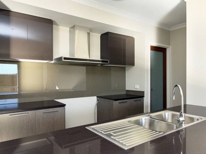 35 Holly Green Circuit, Truganina VIC 3029