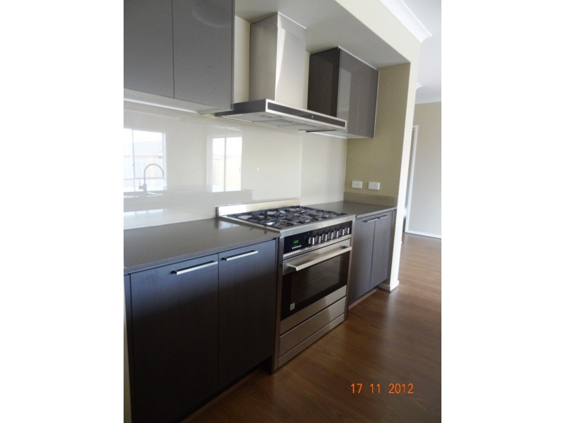 35 Holly Green Circuit, Truganina VIC 3029