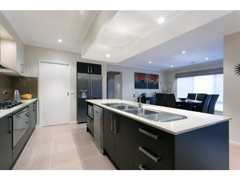 10 Montezuma Avenue, Truganina VIC 3029