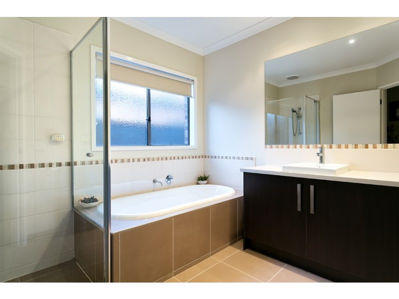 10 Montezuma Avenue, Truganina VIC 3029