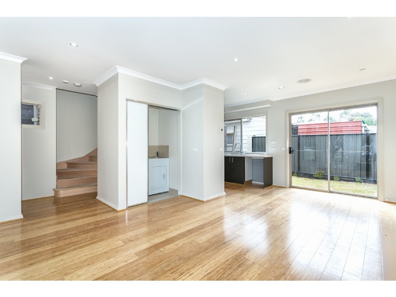 2/27 Railway Avenue, Laverton VIC 3028