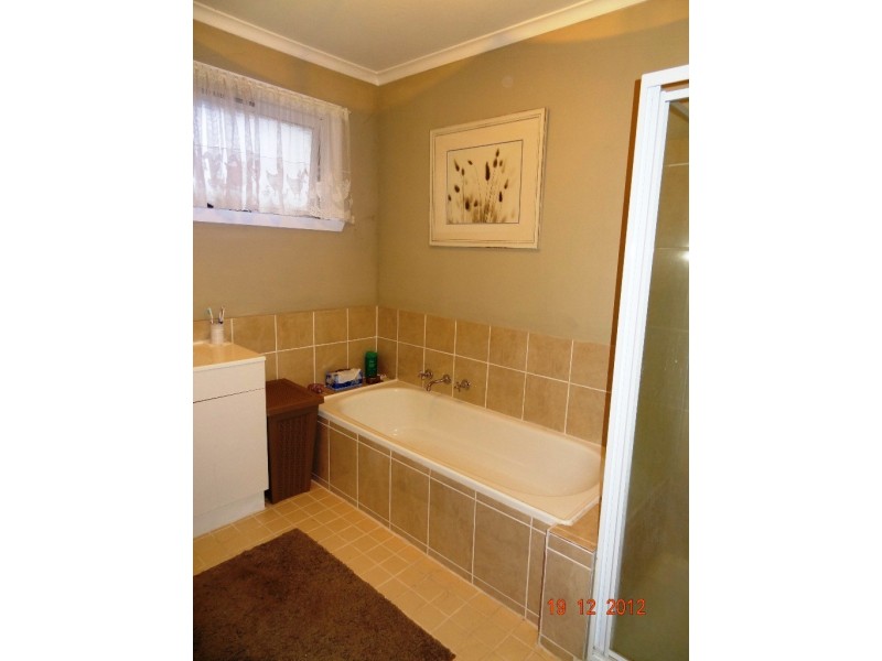 19 Warringa Crescent, Hoppers Crossing VIC 3029