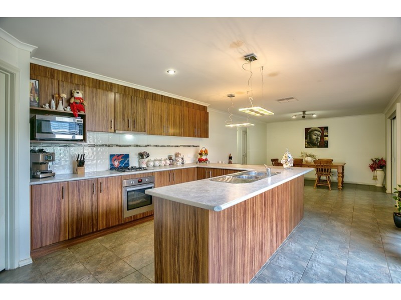 10 Gosford Rd, Wyndham Vale VIC 3024