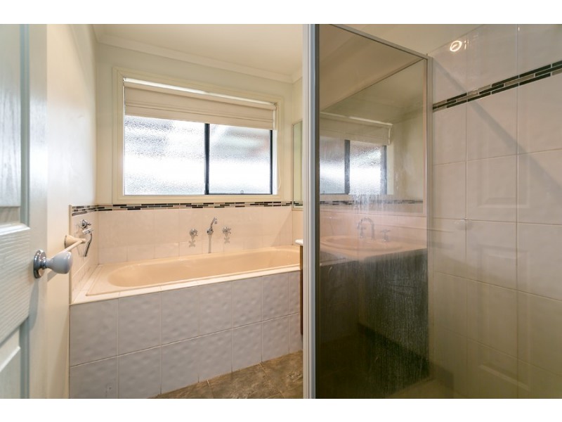 10 Gosford Rd, Wyndham Vale VIC 3024