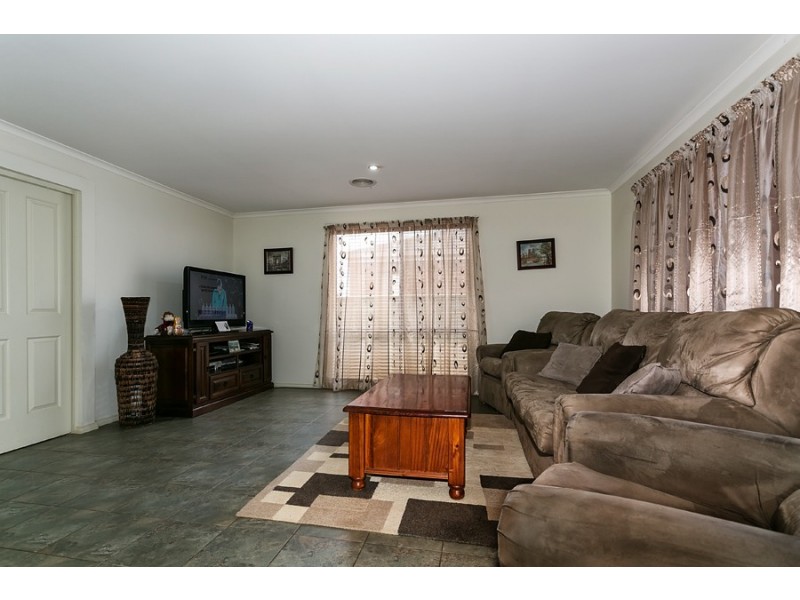 10 Gosford Rd, Wyndham Vale VIC 3024