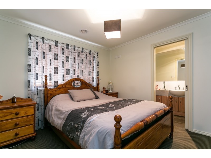 10 Gosford Rd, Wyndham Vale VIC 3024