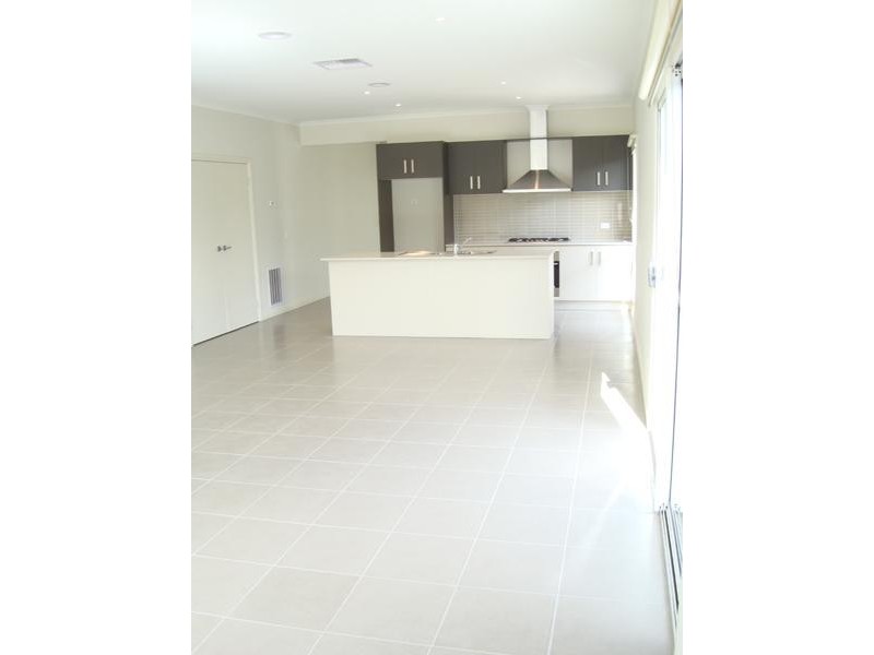 10 Munro Drive, Wyndham Vale VIC 3024