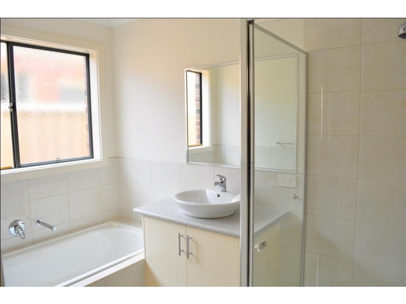 4/101 Waratah Drive, Altona Meadows VIC 3028