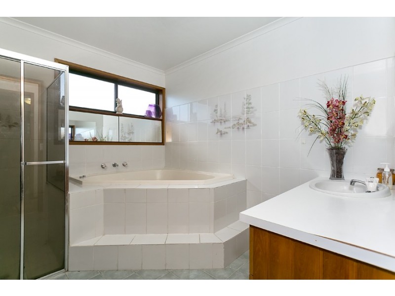 32 Julier Crescent, Hoppers Crossing VIC 3029