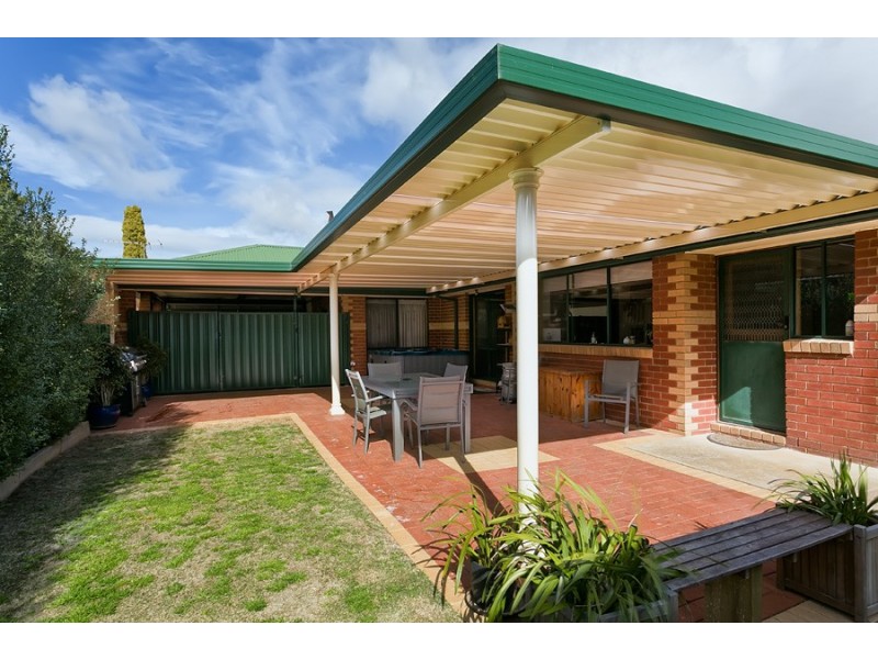 18 Karinya Close, Werribee VIC 3030